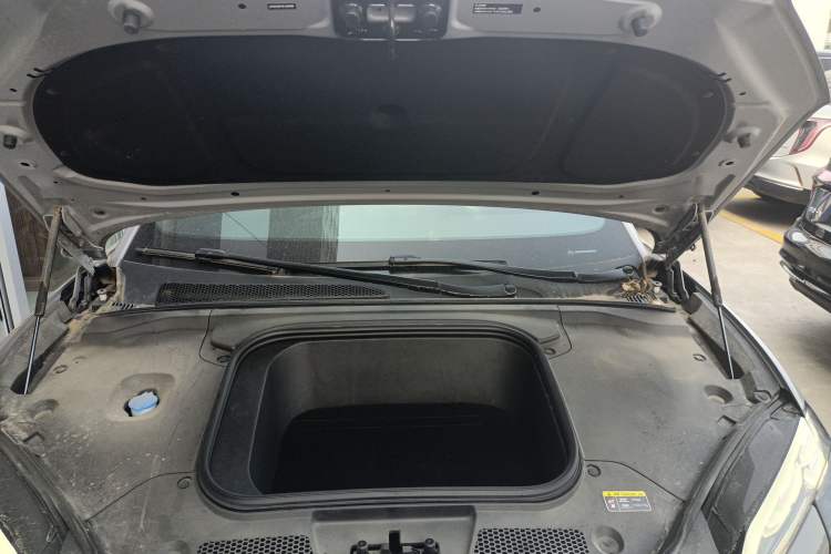 Used Hongqi EH7 2024 760 Pro+ Four-Wheel Drive Version Engine Bay