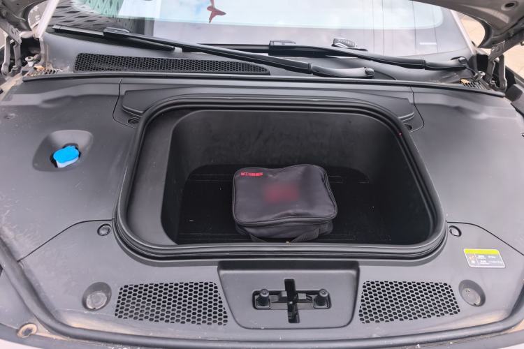 Used Hongqi EH7 2024 760 Pro+ Four-Wheel Drive Version Engine Bay