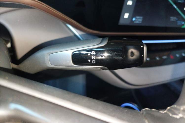 Used Hongqi EH7 2024 690 Pro Gear Lever