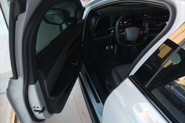 Used Hongqi EH7 2024 690 Pro Interior 3