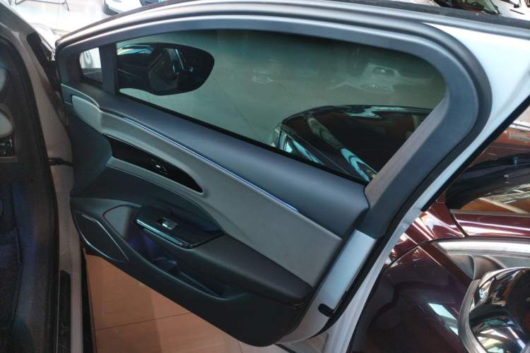 Used Hongqi EH7 2024 690 Pro Interior 5