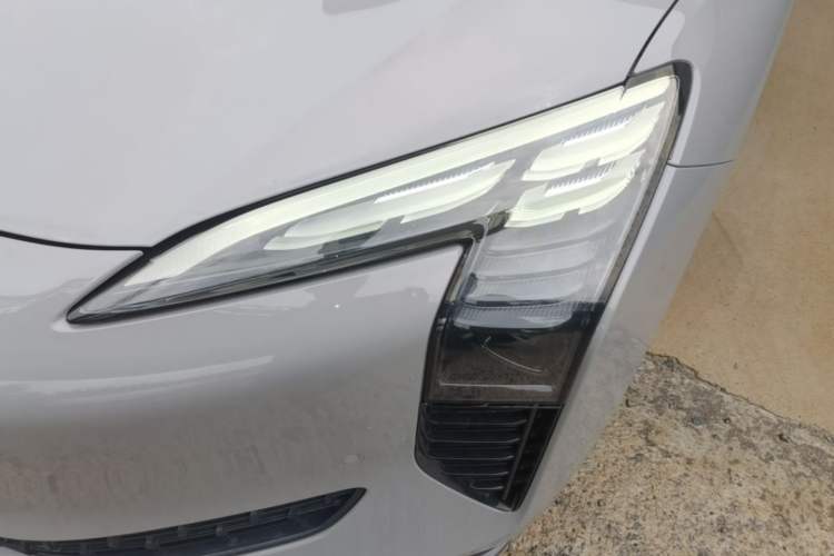 Used Hongqi EH7 2024 760 Pro+ Four-Wheel Drive Version Left Front Headlight