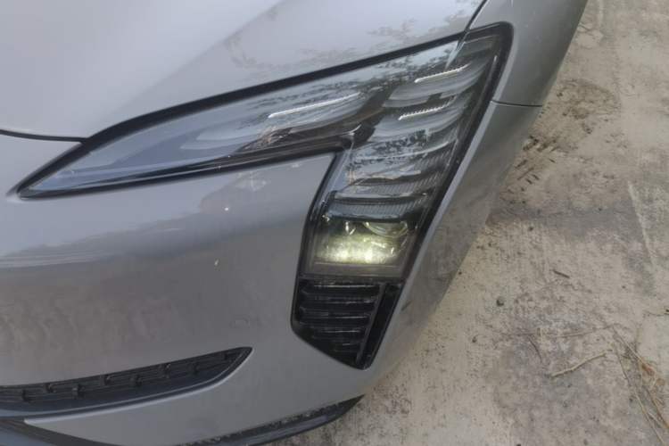 Used Hongqi EH7 2024 760 Pro+ Four-Wheel Drive Version Left Front Headlight