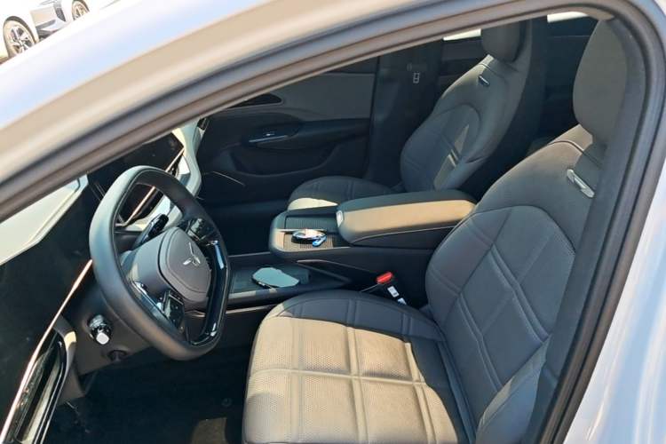 Used Hongqi EH7 2024 760 Pro+ Four-Wheel Drive Version Left Front Seat