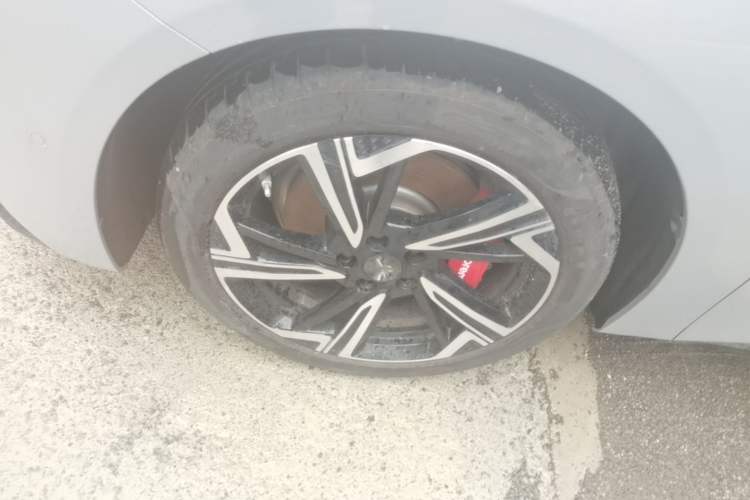 Used Hongqi EH7 2024 760 Pro+ Four-Wheel Drive Version Left Front Wheel Hub