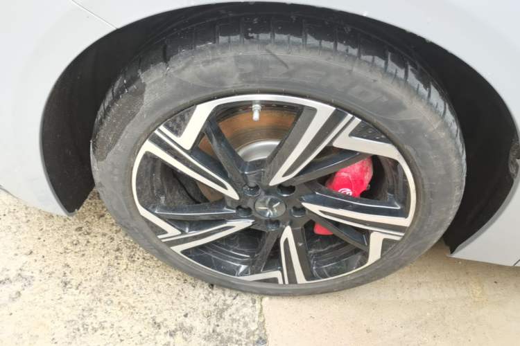 Used Hongqi EH7 2024 760 Pro+ Four-Wheel Drive Version Left Front Wheel Hub