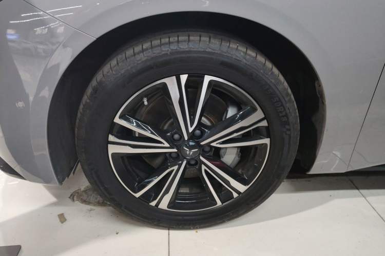 Used Hongqi EH7 2024 690 Pro Left Front Wheel Hub