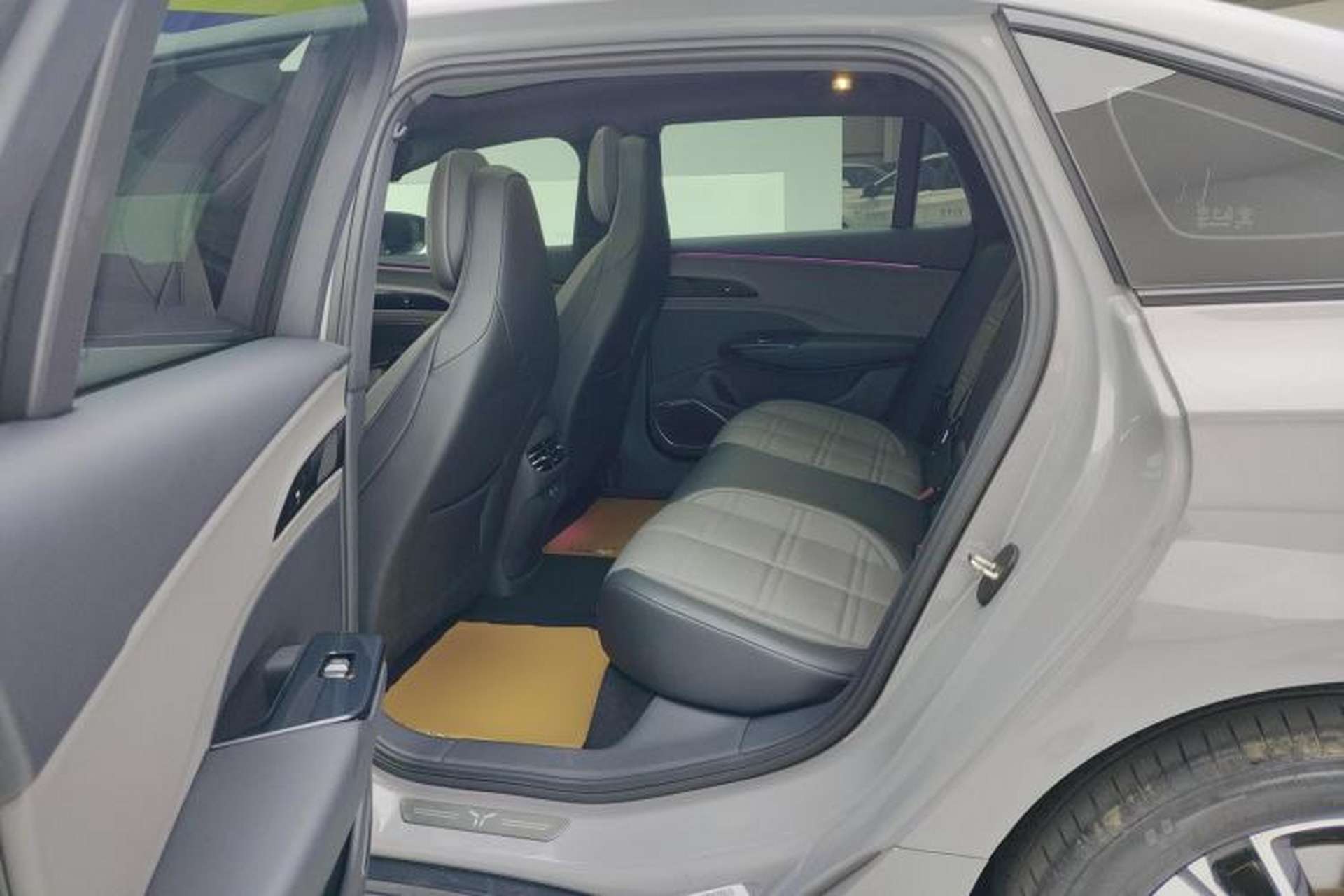 Used Hongqi EH7 2024 690 Pro Left Rear Seat