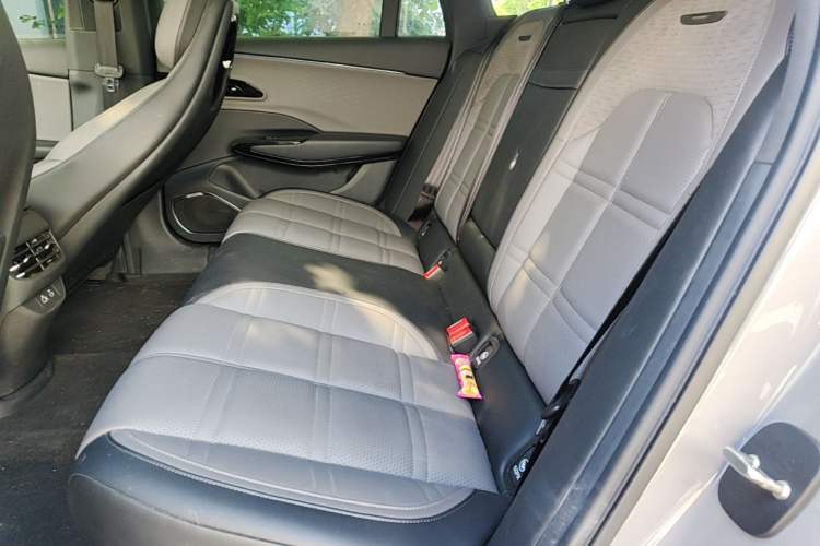 Used Hongqi EH7 2024 760 Pro+ Four-Wheel Drive Version Left Rear Seat