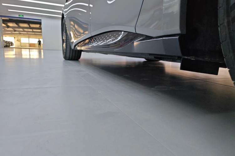 Used Hongqi EH7 2024 820 Pro Left Side Sill