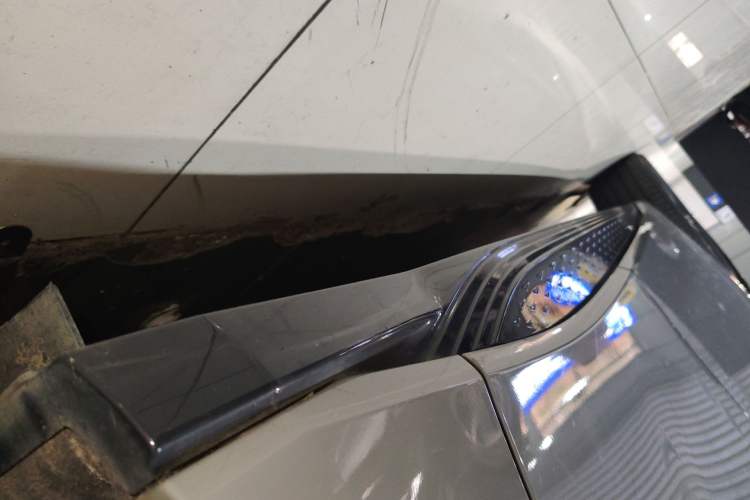 Used Hongqi EH7 2024 690 Pro Left Side Sill