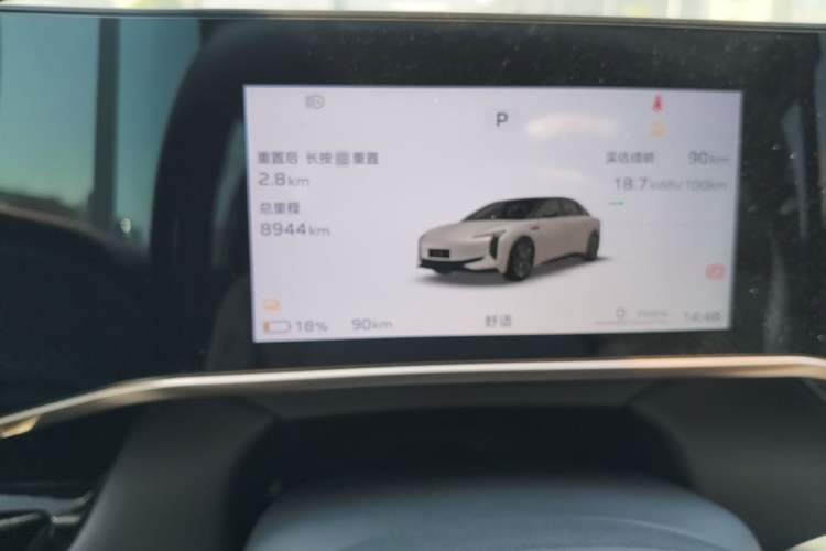 Used Hongqi EH7 2024 760 Pro+ Four-Wheel Drive Version Odometer Close Up