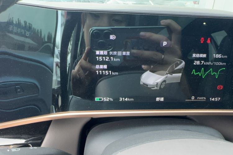 Used Hongqi EH7 2024 760 Pro+ Four-Wheel Drive Version Odometer Close Up