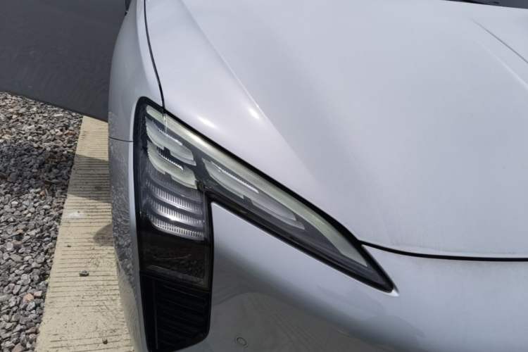 Used Hongqi EH7 2024 760 Pro+ Four-Wheel Drive Version Right Front Headlight