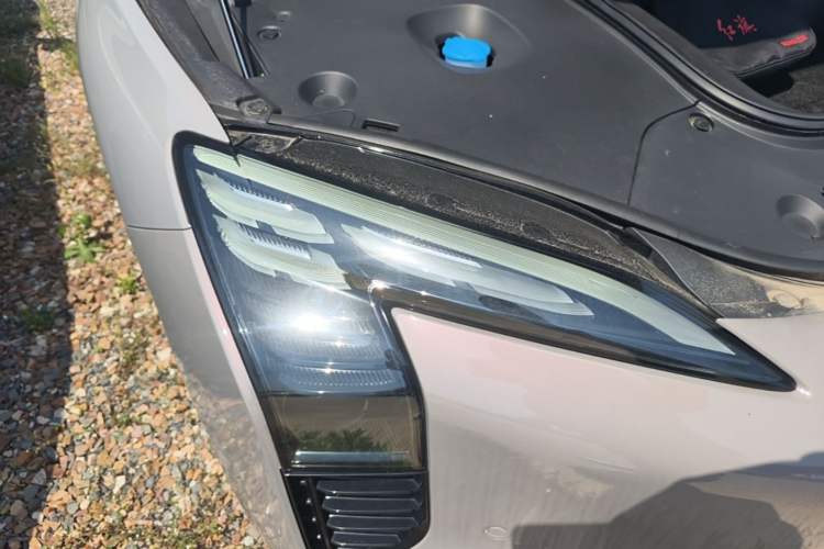Used Hongqi EH7 2024 760 Pro+ Four-Wheel Drive Version Right Front Headlight