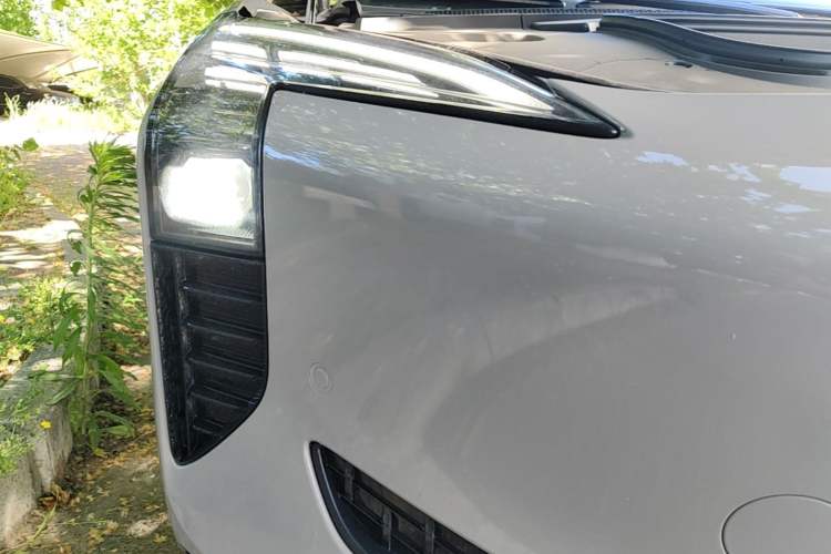 Used Hongqi EH7 2024 760 Pro+ Four-Wheel Drive Version Right Front Headlight