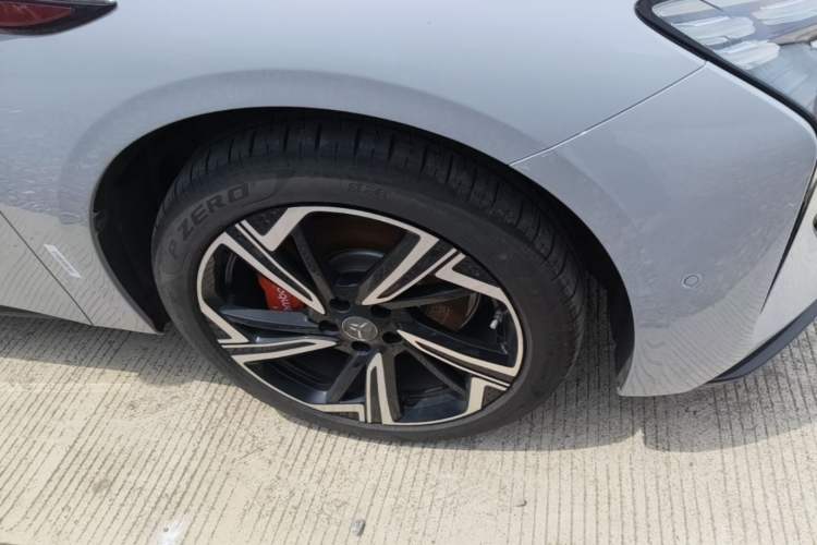 Used Hongqi EH7 2024 760 Pro+ Four-Wheel Drive Version Right Front Wheel Hub