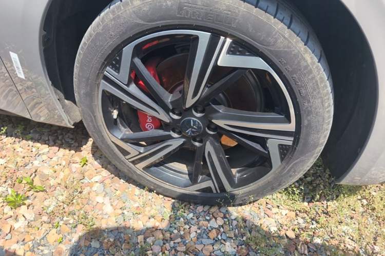 Used Hongqi EH7 2024 760 Pro+ Four-Wheel Drive Version Right Front Wheel Hub