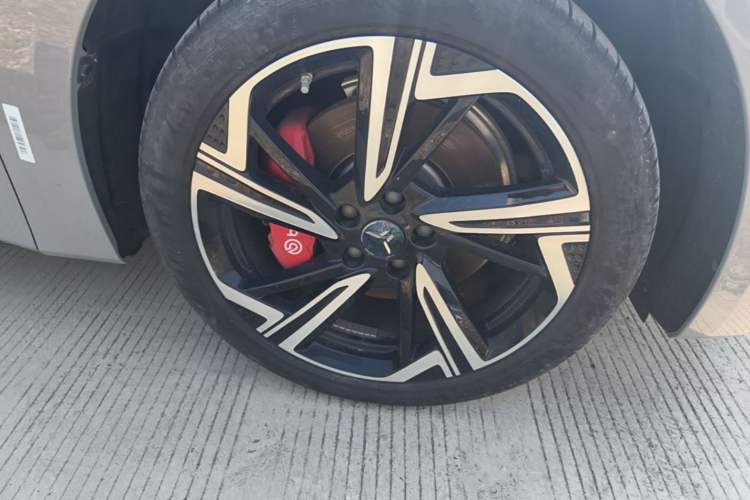Used Hongqi EH7 2024 760 Pro+ Four-Wheel Drive Version Right Front Wheel Hub
