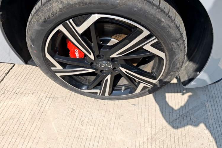 Used Hongqi EH7 2024 760 Pro+ Four-Wheel Drive Version Right Front Wheel Hub