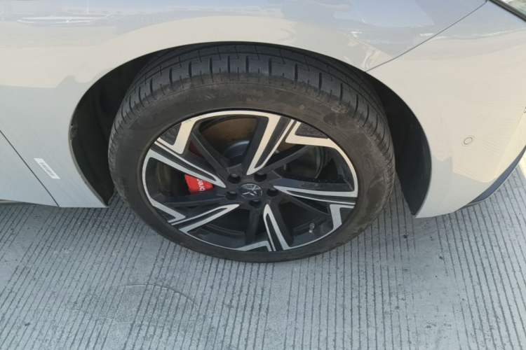 Used Hongqi EH7 2024 760 Pro+ Four-Wheel Drive Version Right Front Wheel Hub