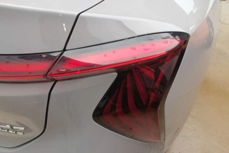 Used Hongqi EH7 2024 760 Pro+ Four-Wheel Drive Version Right Rear Taillight