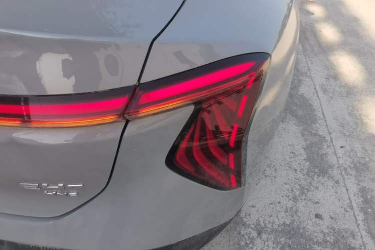 Used Hongqi EH7 2024 760 Pro+ Four-Wheel Drive Version Right Rear Taillight