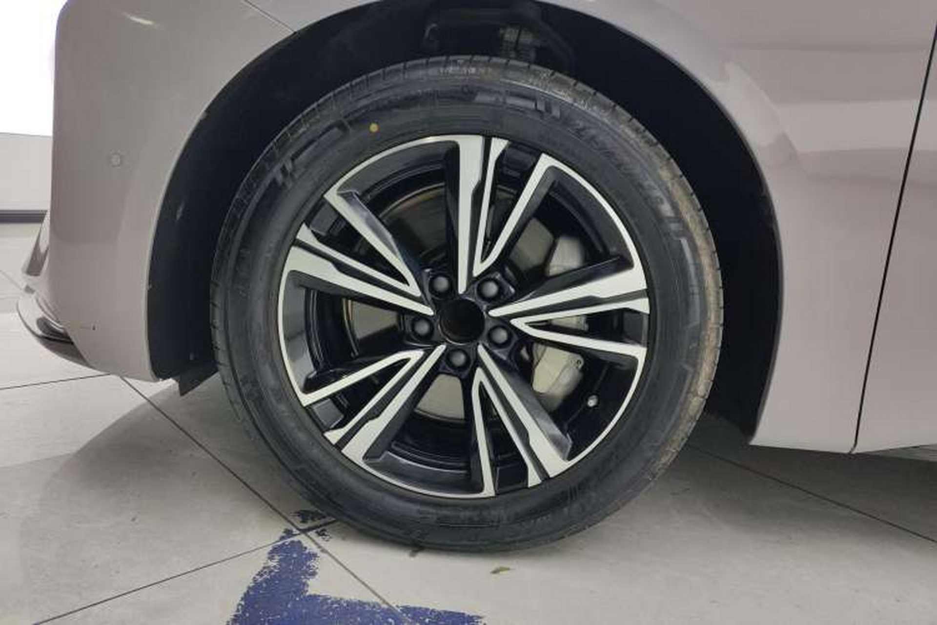 Used Hongqi EH7 2024 690 Pro Right Rear Wheel Hub