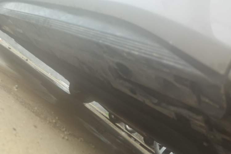 Used Hongqi EH7 2024 760 Pro+ Four-Wheel Drive Version Right Side Sill