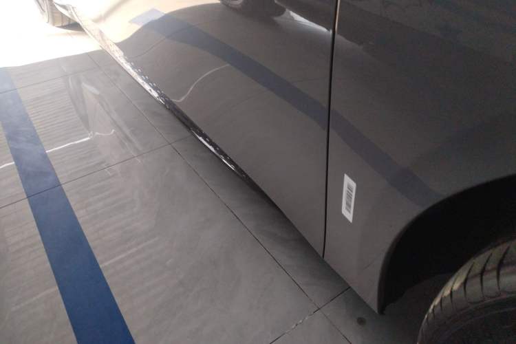 Used Hongqi EH7 2024 690 Pro Right Side Sill