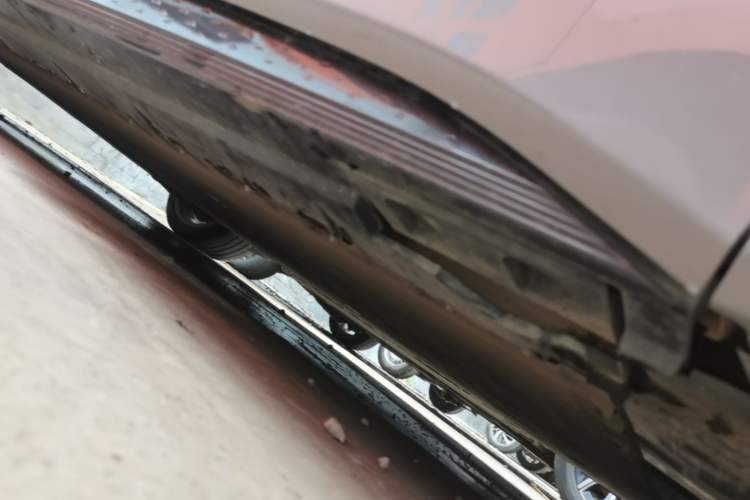 Used Hongqi EH7 2024 760 Pro+ Four-Wheel Drive Version Right Side Sill