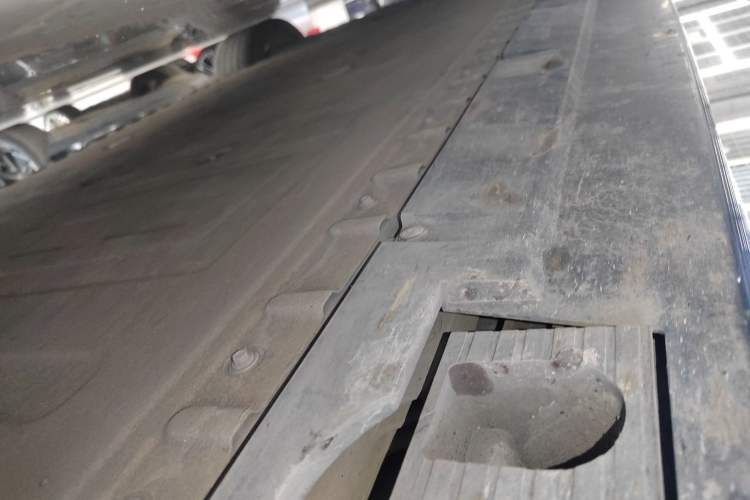 Used Hongqi EH7 2024 820 Pro Right Side Sill