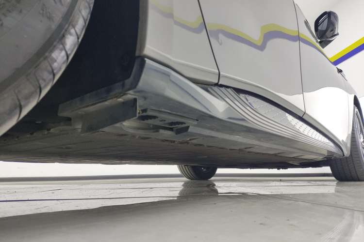 Used Hongqi EH7 2024 690 Pro Right Side Sill