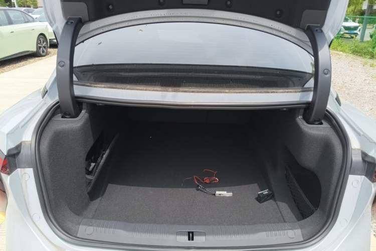 Used Hongqi EH7 2024 760 Pro+ Four-Wheel Drive Version Trunk