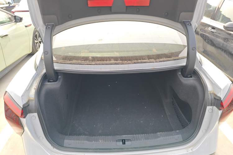 Used Hongqi EH7 2024 690 Pro Trunk