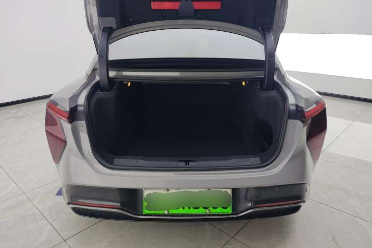 Used Hongqi EH7 2024 690 Pro Trunk