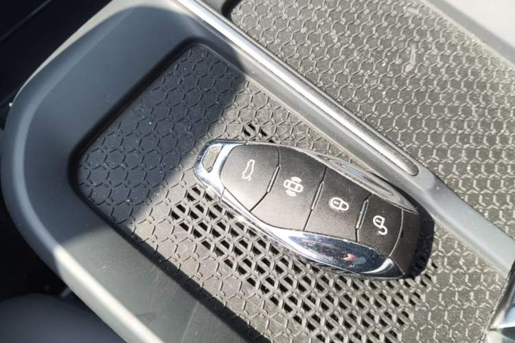 Used Hongqi EH7 2024 760 Pro+ Four-Wheel Drive Version Vehicle Key