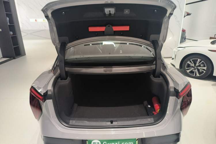 Used Hongqi EH7 2024 690 Pro Trunk