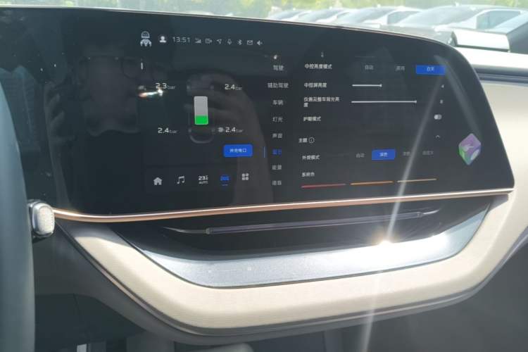 Used Hongqi EH7 2024 760 Pro+ Four-Wheel Drive Version Audio And AC Panel