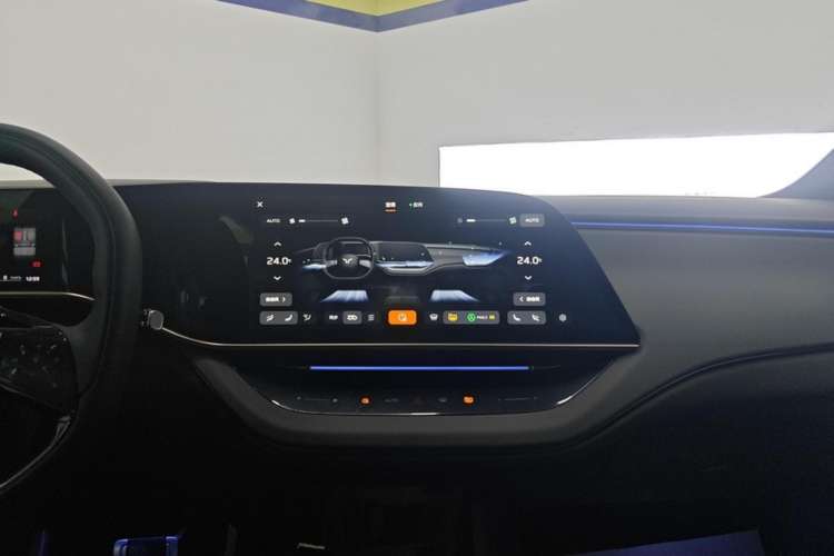 Used Hongqi EH7 2024 690 Pro Audio And AC Panel