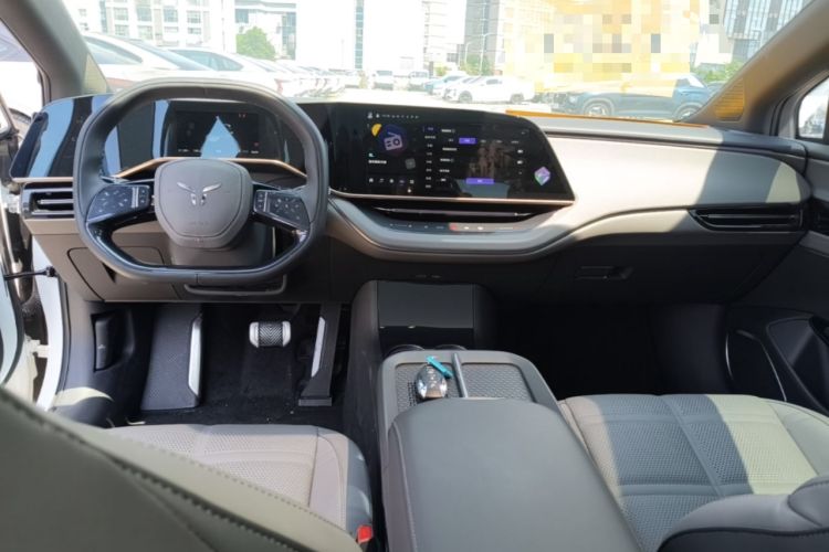 Used Hongqi EH7 2024 760 Pro+ Four-Wheel Drive Version Center Console