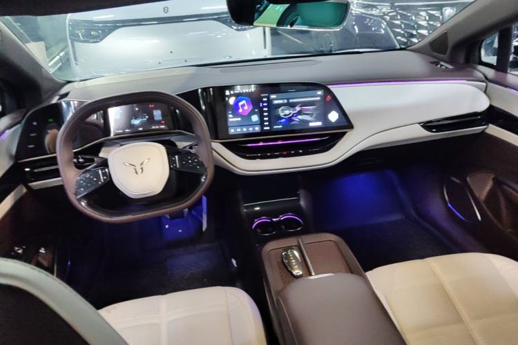 Used Hongqi EH7 2024 640 Pro+ All-Wheel Drive Center Console