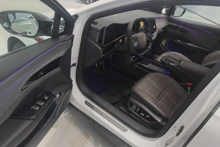 Used Hongqi EH7 2024 690 Pro Driver Seat