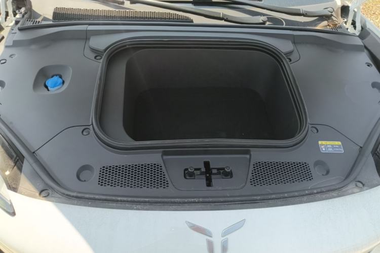 Used Hongqi EH7 2024 760 Pro+ Four-Wheel Drive Version Engine Bay