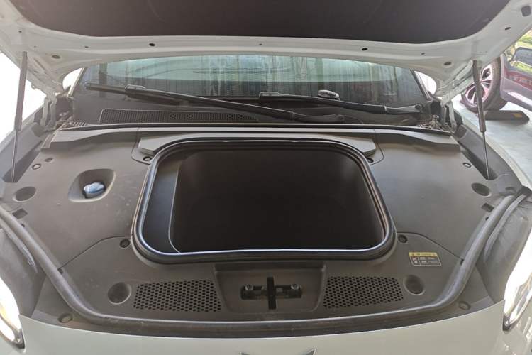 Used Hongqi EH7 2024 820 Pro Engine Bay