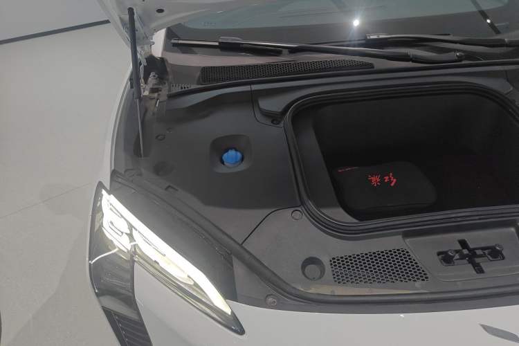 Used Hongqi EH7 2024 690 Pro Engine Bay Right