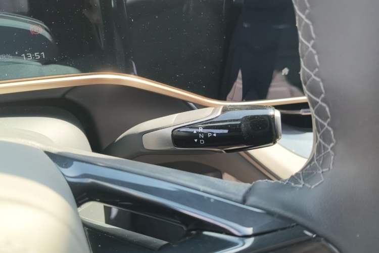 Used Hongqi EH7 2024 760 Pro+ Four-Wheel Drive Version Gear Lever