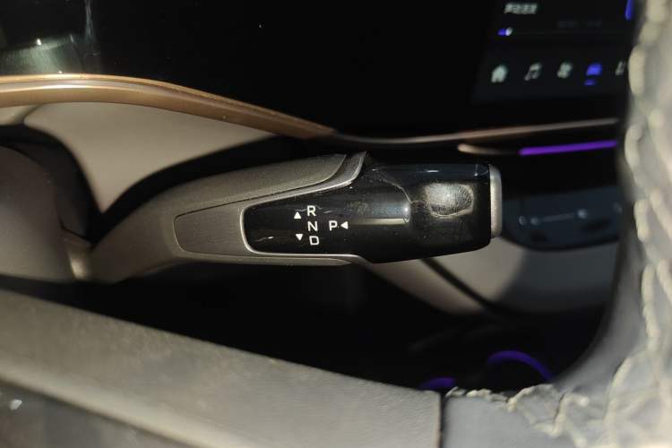 Used Hongqi EH7 2024 690 Pro Gear Lever