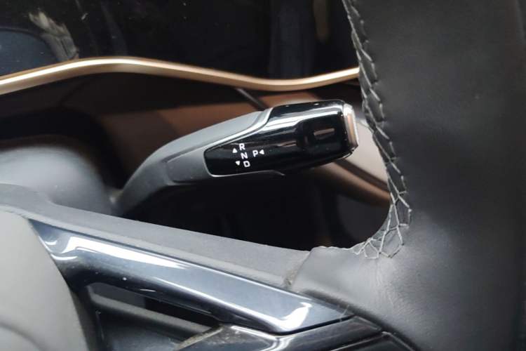 Used Hongqi EH7 2024 690 Pro Gear Lever