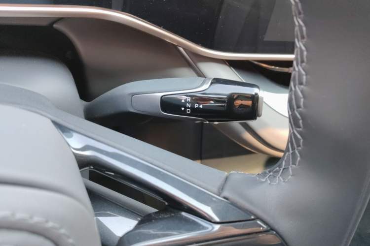 Used Hongqi EH7 2024 760 Pro+ Four-Wheel Drive Version Gear Lever